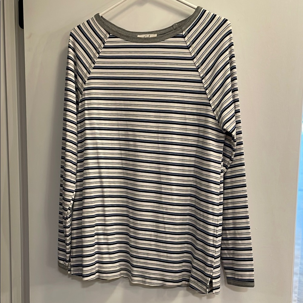 NWOT easel shirt